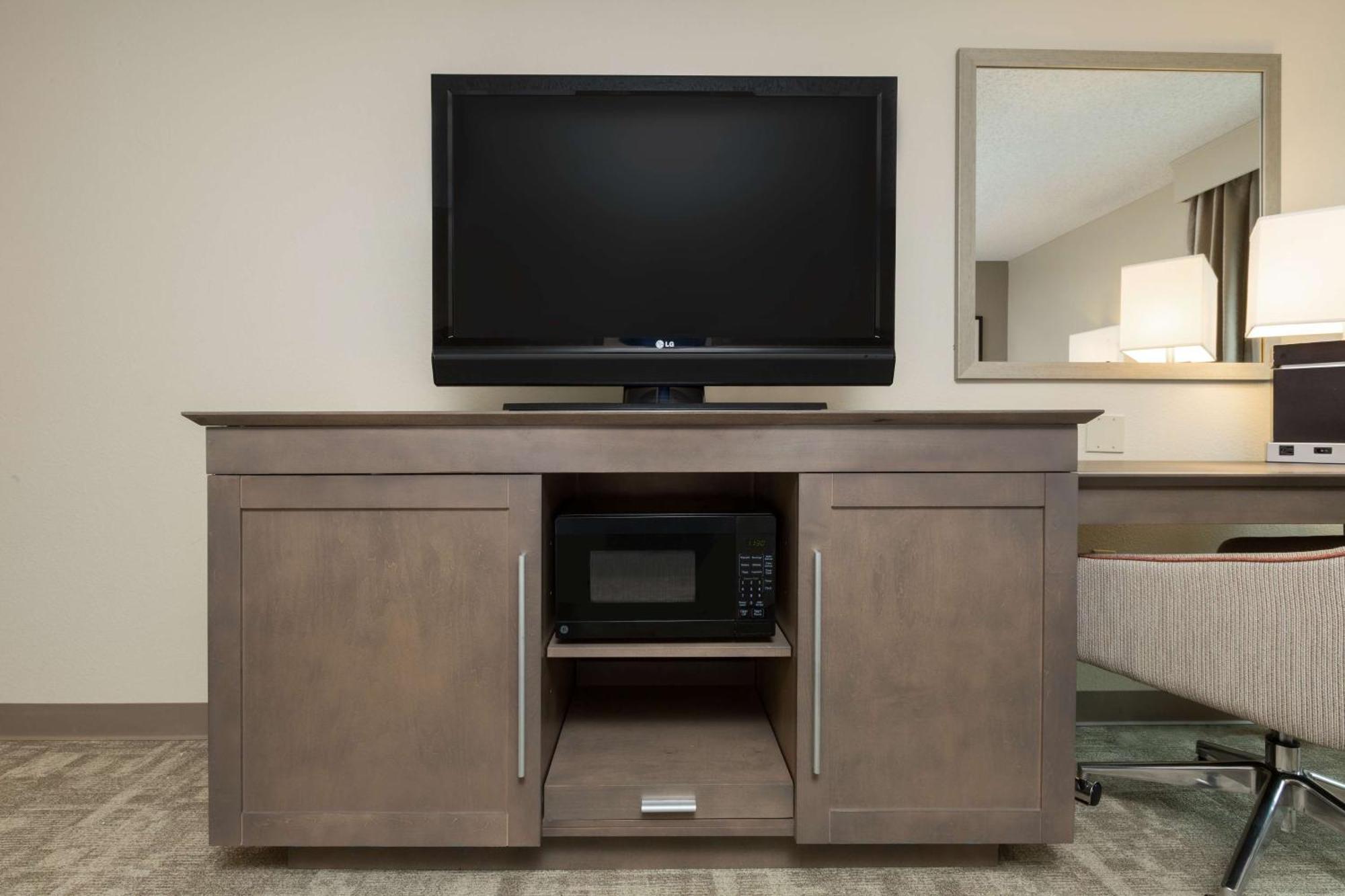 Hampton Near The Galleria Hotel 4*
