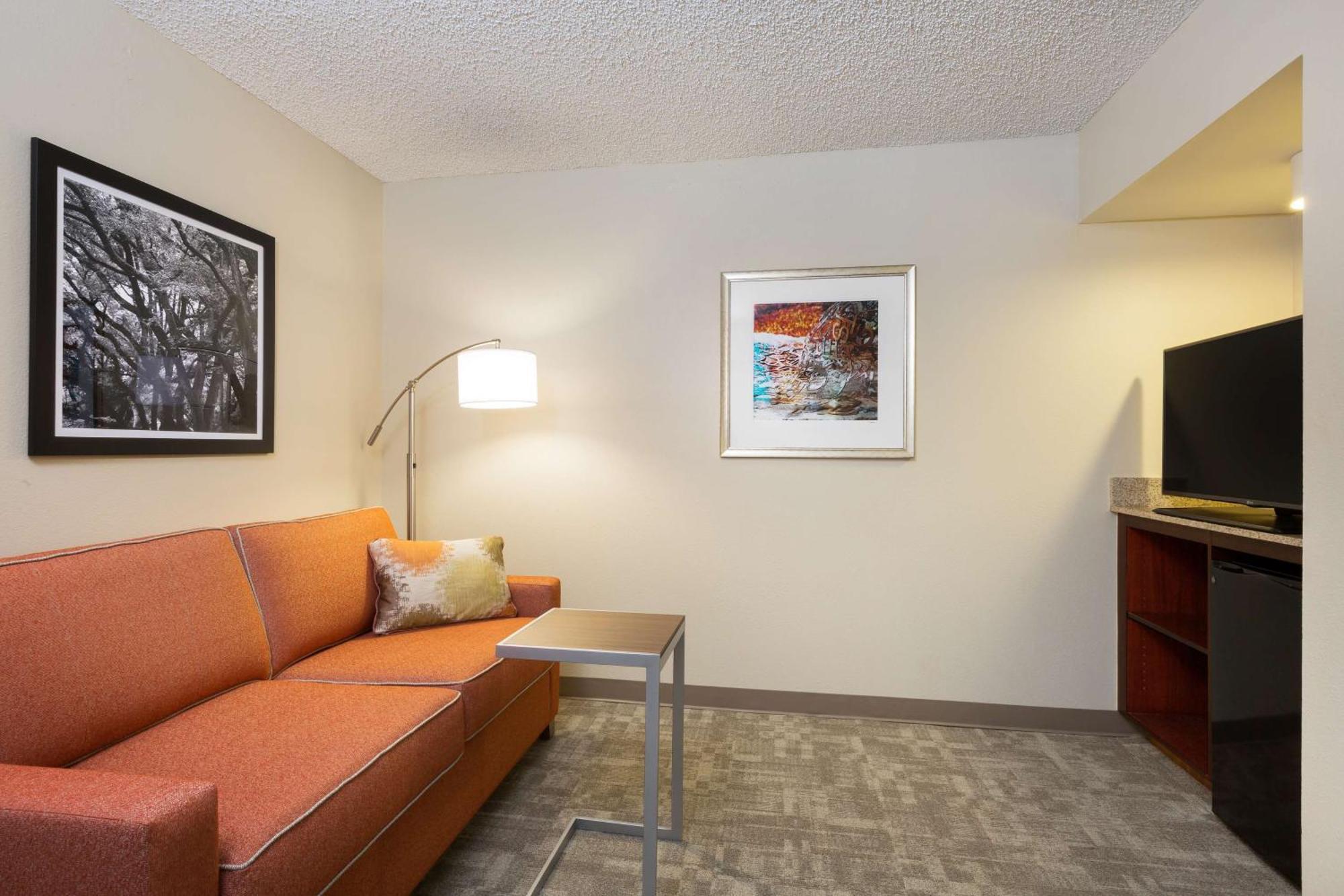 Hampton Near The Galleria Hotel 4*