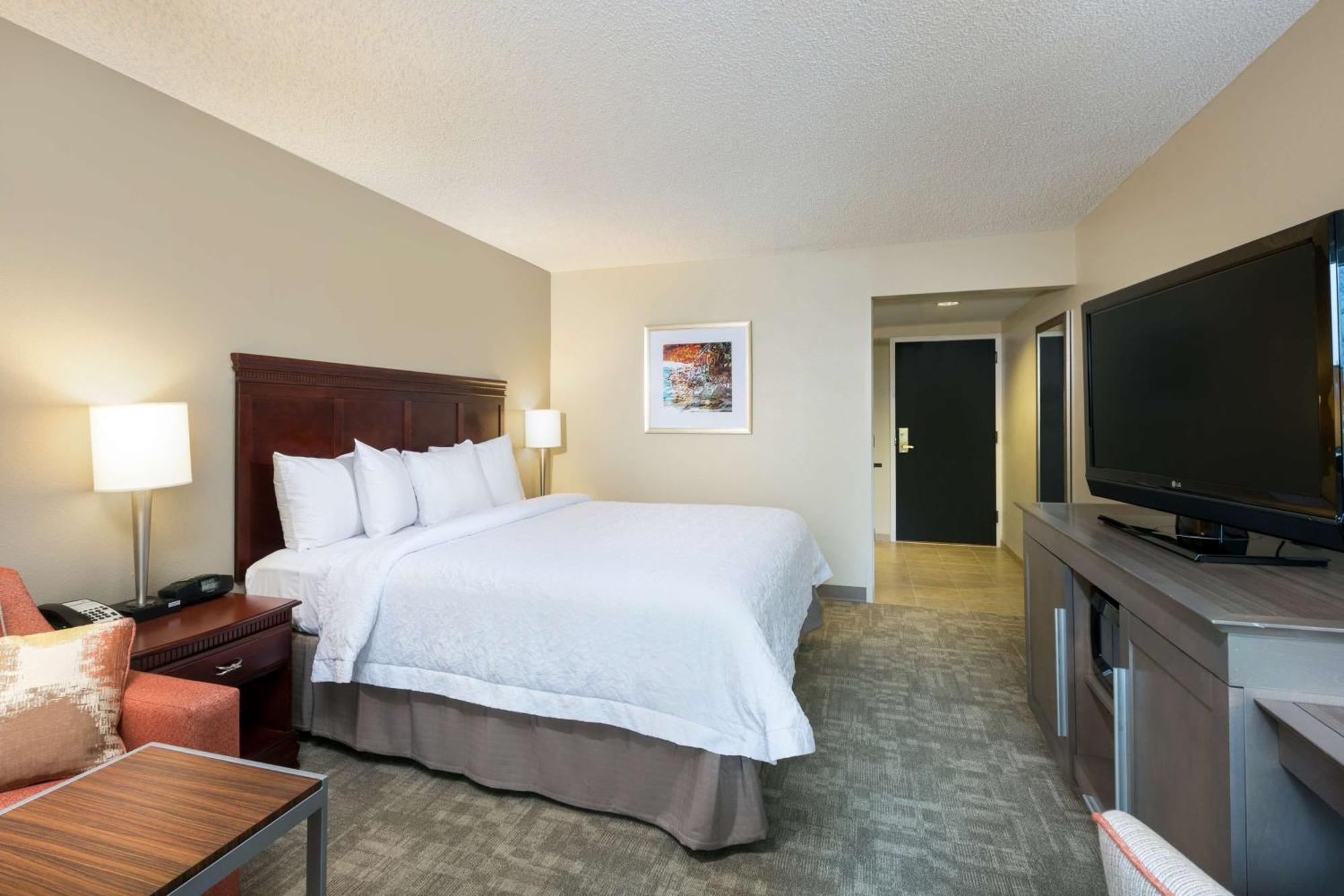 Hotel Hampton Near The Galleria 4*