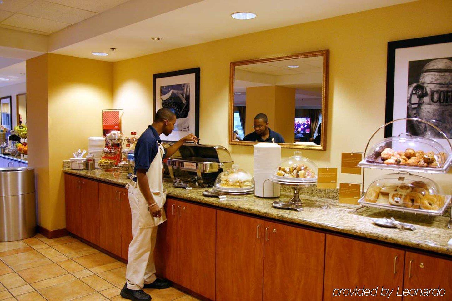 Hotel Hampton Near The Galleria 4*