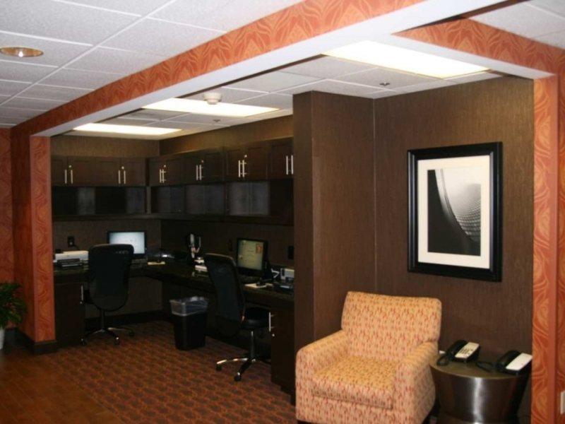 Hotel Hampton Near The Galleria