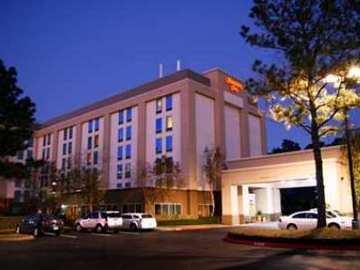 Hotel Hampton Near The Galleria