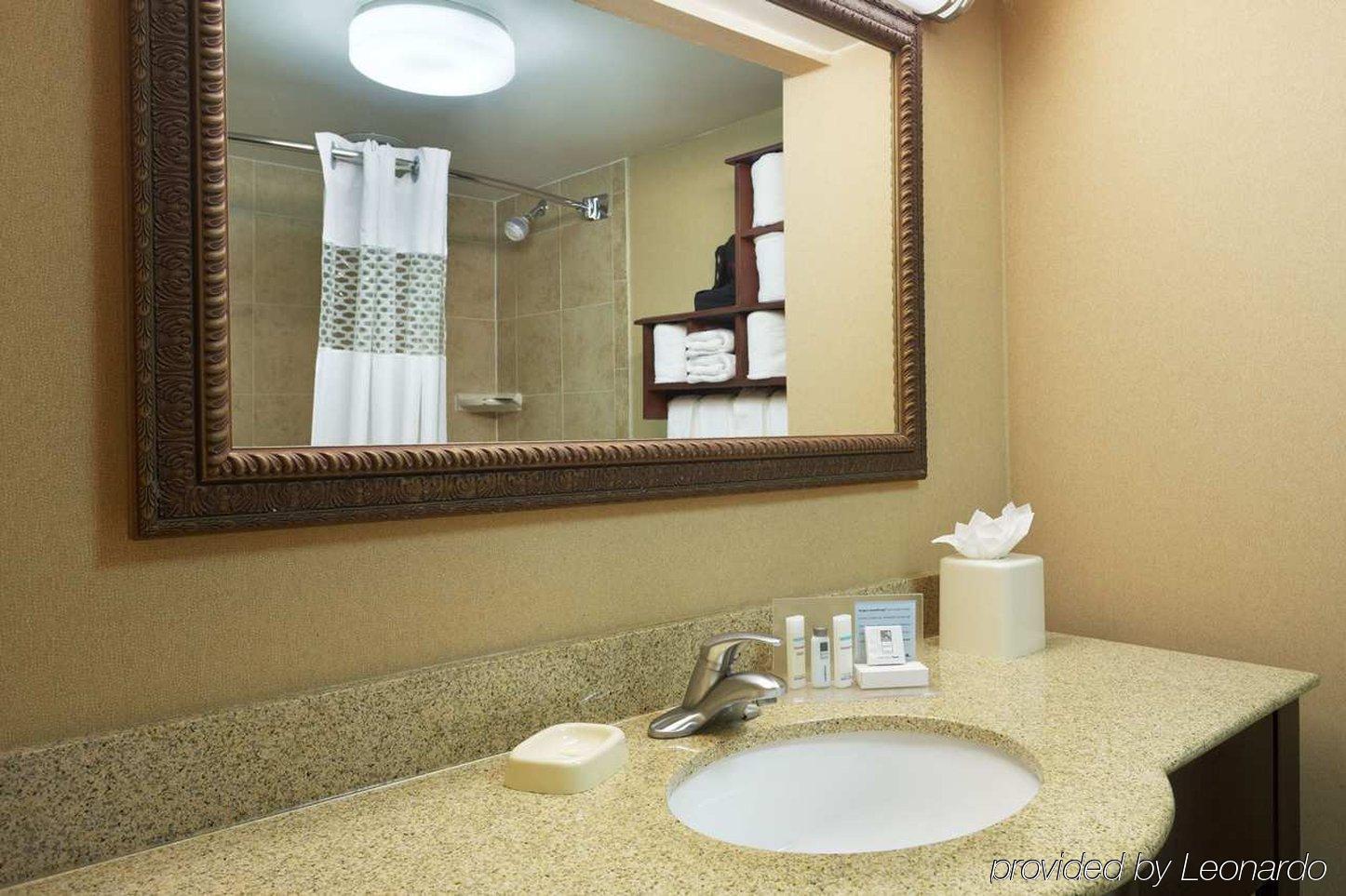 Hampton Near The Galleria 4*